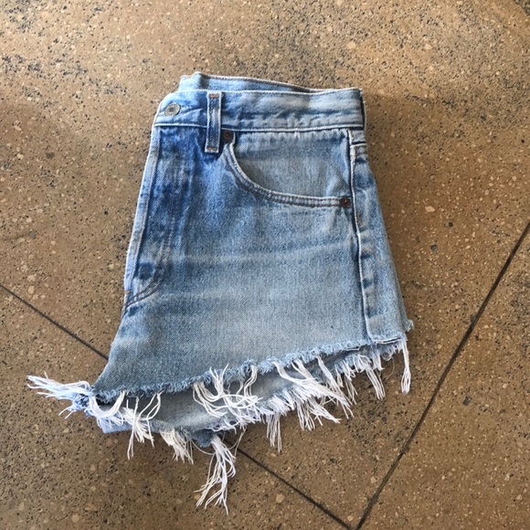 Vintage Levi’s 501 jean shorts - Picture 6 of 6